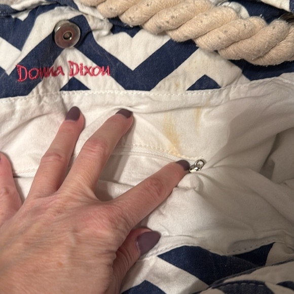 ๐ผ Large Donna Dixon Chevron, Multi-Purpose, Tote โ Navy Blue & White - Picture 9 of 12